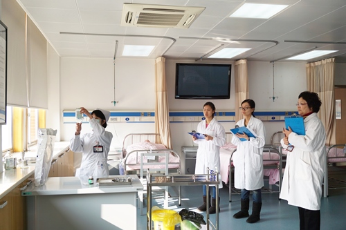 2011级护理学本科71名学生进行毕业OSCE考