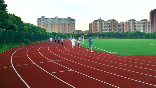 我校体育场馆设施人均使用情况和体育活动场地