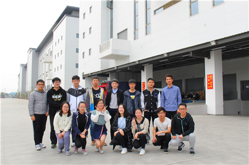 行走中的收获--计算机社团参观铠嘉电脑